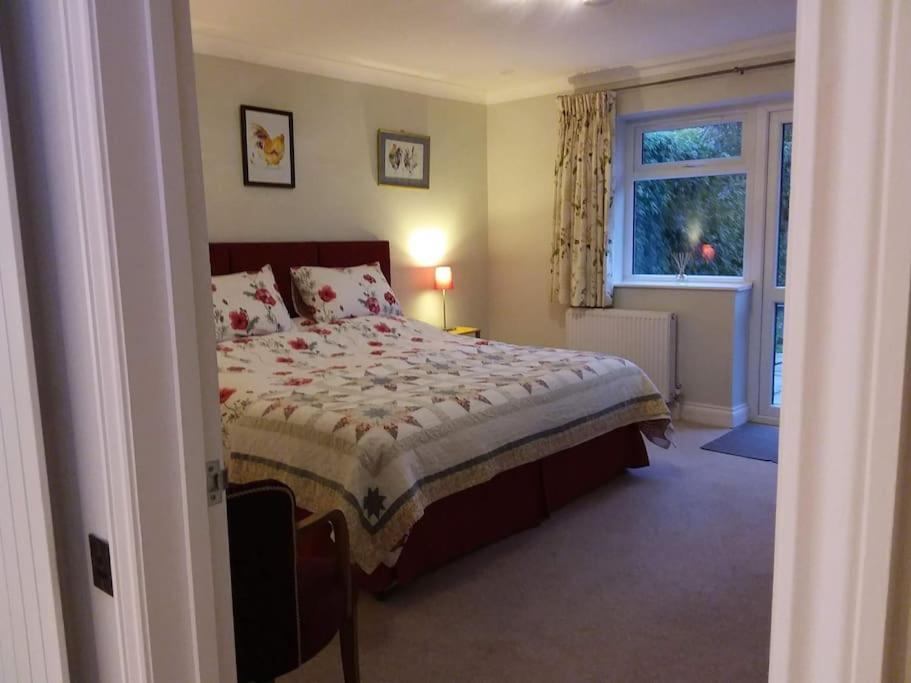 A Peaceful Annex Close To Historic East Grinstead Exterior photo