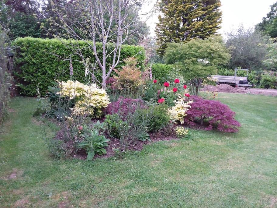 A Peaceful Annex Close To Historic East Grinstead Exterior photo
